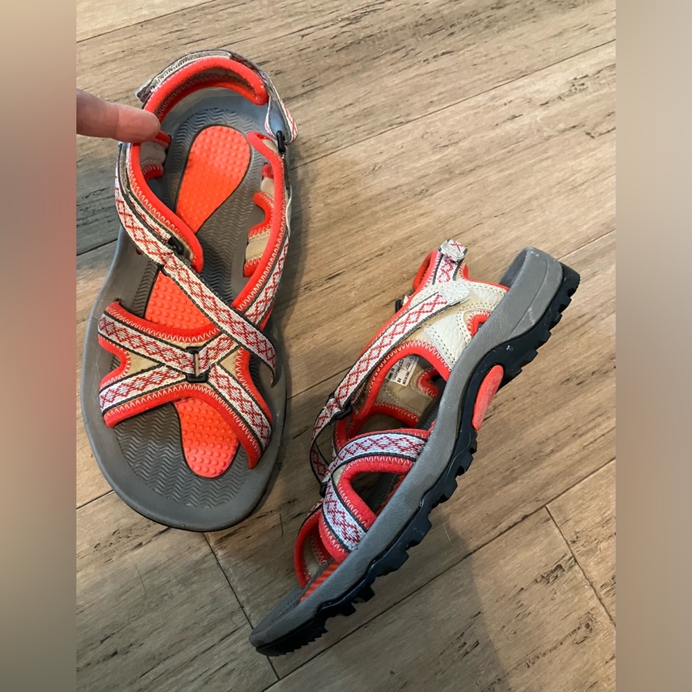 Lands’End orange/grey women’s athletic sandals. Size 7